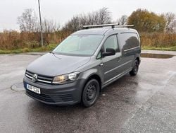 Ljusgrå (grå) Begagnad 2016 VW Caddy Maxi Minibuss | 79 900 kr (Marknadspris)