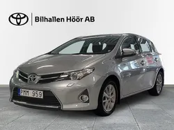 Ljusgrå Begagnad 2012 Toyota Auris Active Halvkombi | 129 900 kr (Marknadspris)