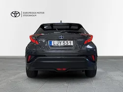 Mörkgrå Begagnad 2018 Toyota C-HR Executive SUV | 229 900 kr (Marknadspris)