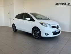 Vit Begagnad 2014 Toyota Yaris Halvkombi | 94 300 kr (Marknadspris)