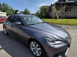 Grå Begagnad 2014 Lexus IS300h Executive Line Sedan | 165 000 kr (Bra pris)