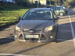 Brun Begagnad 2013 Ford Focus Titanium Halvkombi | 50 000 kr (Marknadspris)