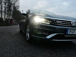 Mörkgrå metallic Begagnad 2017 VW Passat Alltrack Kombi | 187 500 kr (Marknadspris)