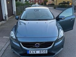 Blå Begagnad 2014 Volvo V40 Kinetic Kombi | 94 500 kr (Marknadspris)