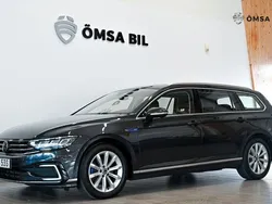 Mörkgrå Begagnad 2021 VW Passat GTE Kombi | 226 900 kr (Marknadspris)
