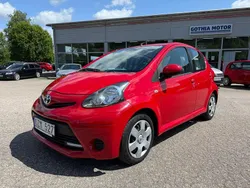 Röd Begagnad 2012 Toyota Aygo Halvkombi | 54 900 kr (Marknadspris)
