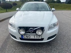 Vit Begagnad 2011 Volvo V70 Kinetic Kombi | 85 000 kr