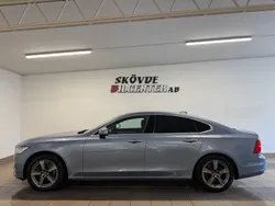 Ljusblå Begagnad 2017 Volvo S90 Momentum Sedan | 199 500 kr (Marknadspris)