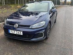 Blå Begagnad 2017 VW Golf VII GTE Halvkombi | 179 000 kr (Marknadspris)