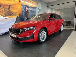 Röd (velvet red metallic) Ny 2025 Skoda Octavia Selection Kombi | 339 900 kr (Marknadspris)