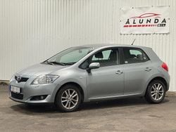 Grå Begagnad 2009 Toyota Auris Halvkombi | 59 900 kr (Marknadspris)