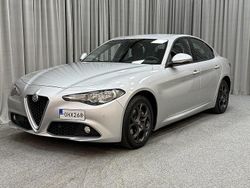 Grå Begagnad 2016 Alfa Romeo Giulia Sedan | 159 900 kr (Marknadspris)