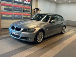 Ljusblå Begagnad 2009 BMW 320 Comfort Edition Sedan | 59 900 kr (Marknadspris)
