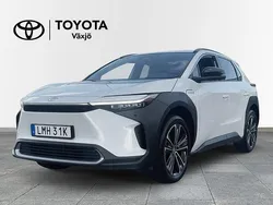 Vit Begagnad 2022 Toyota bZ4X Executive SUV | 409 000 kr (Marknadspris)