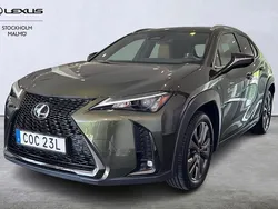 Grön Begagnad 2024 Lexus UX 300h Sport Design Packet SUV | 379 000 kr