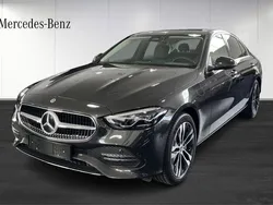 Grå (grey) Ny 2024 Mercedes C300e Sedan | 577 300 kr (Marknadspris)