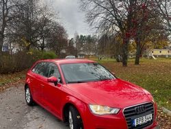 Röd Begagnad 2014 Audi A3 Sportback Attraction Halvkombi | 120 000 kr (Marknadspris)