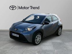 Grå Begagnad 2024 Toyota Aygo X Play SUV | 204 000 kr (Lite dyr)