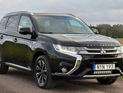 Svart Begagnad 2016 Mitsubishi Outlander SUV | 164 900 kr (Marknadspris)