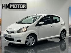 Vit Begagnad 2011 Toyota Aygo Halvkombi | 99 900 kr (Dyr)