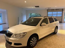 Vit Begagnad 2011 Skoda Octavia Ambiente Kombi | 34 900 kr (Marknadspris)