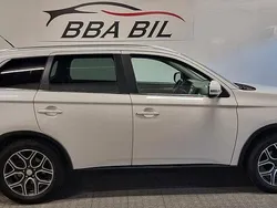 Vit Begagnad 2015 Mitsubishi Outlander SUV | 99 900 kr (Marknadspris)