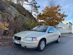 Ljusgul Begagnad 2004 Volvo S60 Business Edition Sedan | 38 500 kr (Marknadspris)