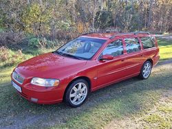 Röd Begagnad 2006 Volvo V70 Momentum Kombi | 37 000 kr (Lite dyr)