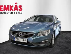 Blå Begagnad 2015 Volvo V60 Kinetic Kombi | 114 800 kr (Marknadspris)