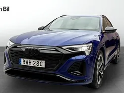Ultrablå metallic Begagnad 2023 Audi Q8 e-tron S-Line SUV | 699 000 kr (Lite dyr)