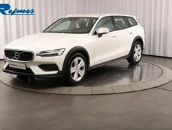 Vit Begagnad 2022 Volvo V60 CC Kombi | 349 900 kr (Marknadspris)