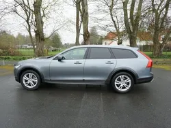 Grå Begagnad 2019 Volvo V90 CC Kombi | 298 000 kr (Marknadspris)