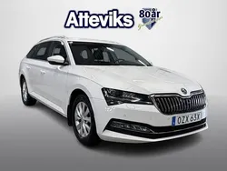 Vit Begagnad 2021 Skoda Superb Kombi | 299 900 kr (Marknadspris)