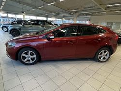 Röd Begagnad 2015 Volvo V40 Kinetic Kombi | 139 500 kr (Lite dyr)
