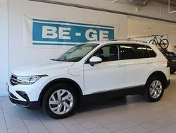 Vit Begagnad 2023 VW Tiguan Elegance SUV | 389 900 kr (Marknadspris)