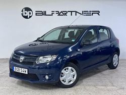 Mörkblå Begagnad 2014 Dacia Sandero Halvkombi | 49 900 kr