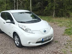 Vit Begagnad 2015 Nissan Leaf Halvkombi | 75 000 kr (Lite dyr)