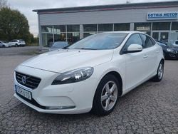 Vit Begagnad 2015 Volvo V40 Kinetic Kombi | 127 900 kr (Marknadspris)