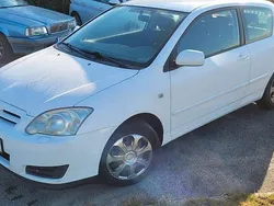 Vit Begagnad 2005 Toyota Corolla Halvkombi | 49 000 kr (Dyr)