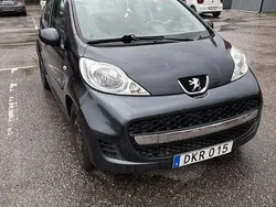 Grå Begagnad 2010 Peugeot 107 Halvkombi | 18 000 kr (Superpris)
