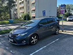 Blå Begagnad 2015 Toyota Auris Hybrid Edition Halvkombi | 155 000 kr (Marknadspris)