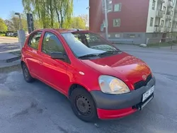 Röd Begagnad 2002 Toyota Yaris Halvkombi | 29 500 kr (Marknadspris)