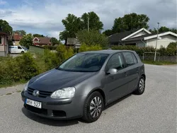 Grå Begagnad 2005 VW Golf IV Comfortline Halvkombi | 35 000 kr (Lite dyr)