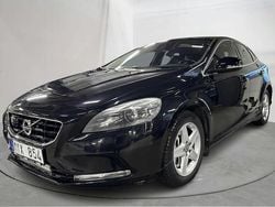 Svart Begagnad 2013 Volvo V40 Summum Kombi | 120 000 kr (Marknadspris)