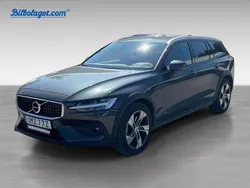 Grå Begagnad 2022 Volvo V60 CC Kombi | 349 900 kr (Marknadspris)