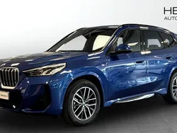 Blå (blue) Begagnad 2024 BMW X1 M Sport SUV | 528 700 kr (Marknadspris)