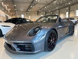 Flerfärgad Begagnad 2023 Porsche 911 Carrera 4 GTS Cab | 1 799 000 kr (Marknadspris)