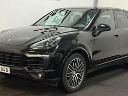 Svart Begagnad 2017 Porsche Cayenne Platinum Edition SUV | 359 000 kr (Marknadspris)
