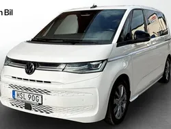 Vit Begagnad 2022 VW Multivan Style Minibuss | 579 900 kr (Marknadspris)