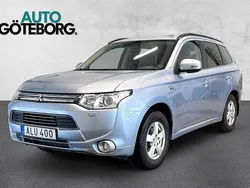 Ljusblå Begagnad 2013 Mitsubishi Outlander P-HEV SUV | 79 900 kr (Lite dyr)